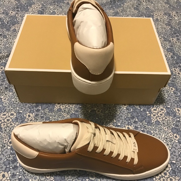 Shoes - Picture 2 of 3